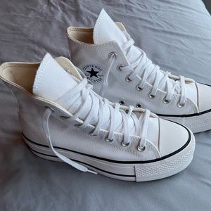 Size women’s 6 - Converse Women's Chuck Taylor All Star Lift Platform White